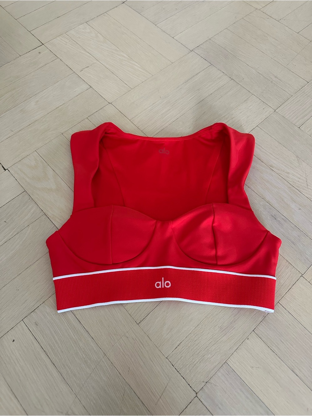 Alo Yoga Airlift Alignment Bra Bright Red Small